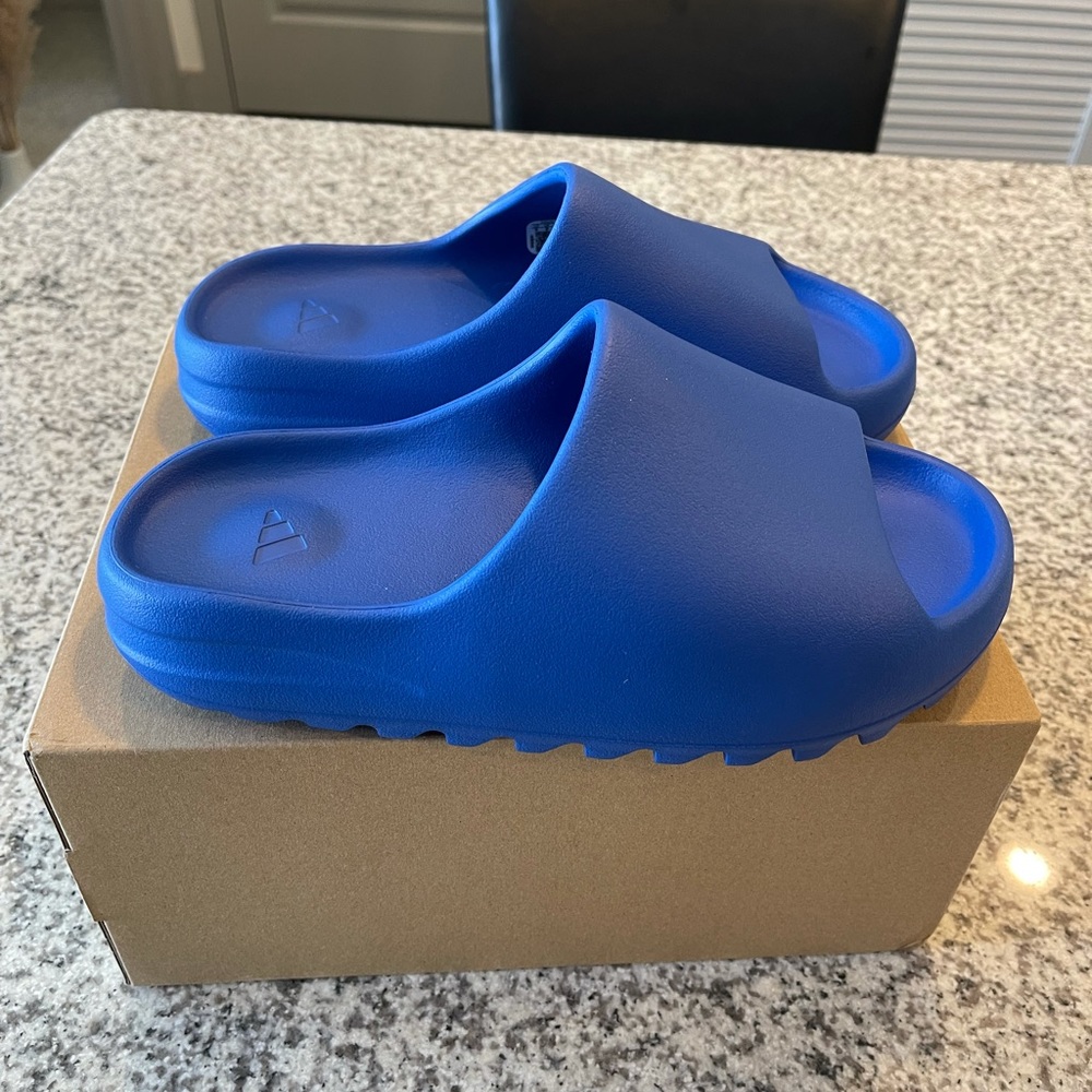 Yeezy slide color azure
